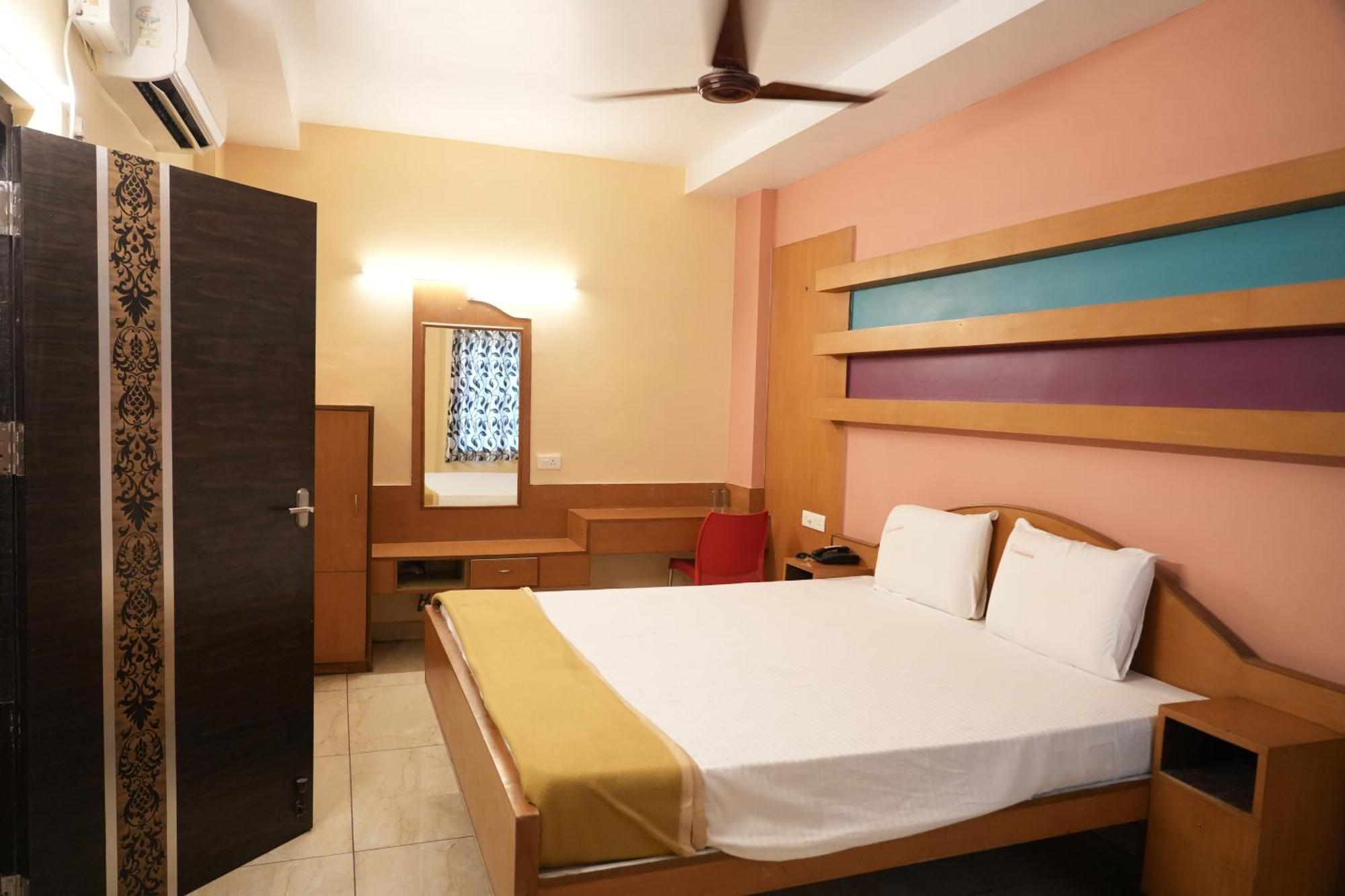 فندق Sri Krishnan Residency Pollāchi المظهر الخارجي الصورة
