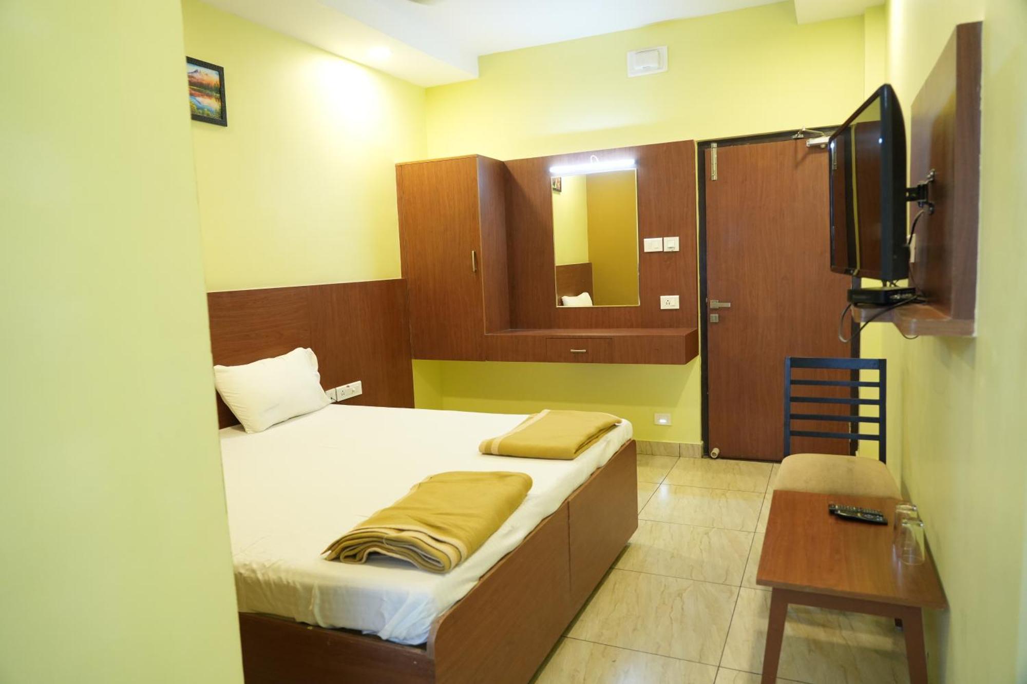 فندق Sri Krishnan Residency Pollāchi المظهر الخارجي الصورة