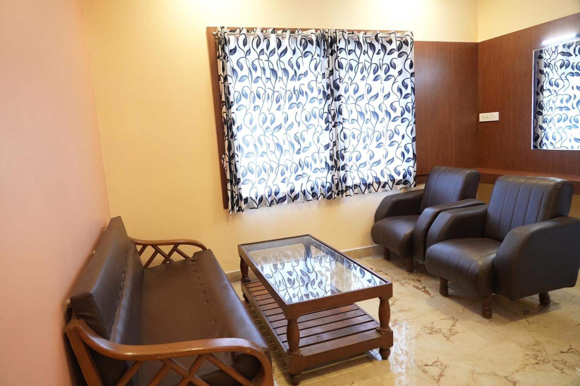 فندق Sri Krishnan Residency Pollāchi المظهر الخارجي الصورة