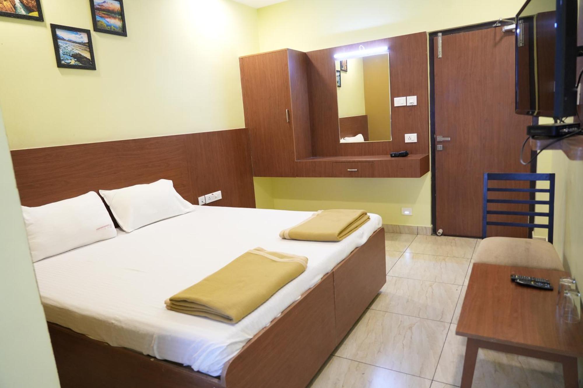 فندق Sri Krishnan Residency Pollāchi المظهر الخارجي الصورة