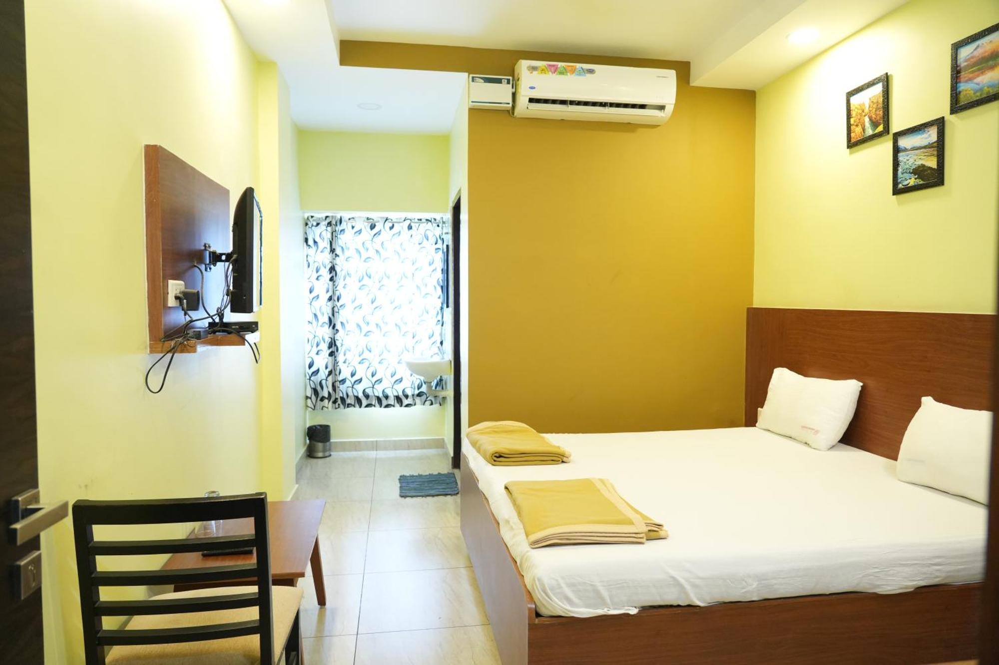 فندق Sri Krishnan Residency Pollāchi المظهر الخارجي الصورة