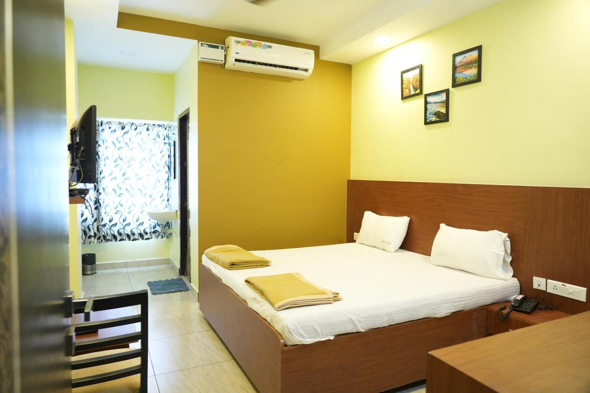 فندق Sri Krishnan Residency Pollāchi المظهر الخارجي الصورة