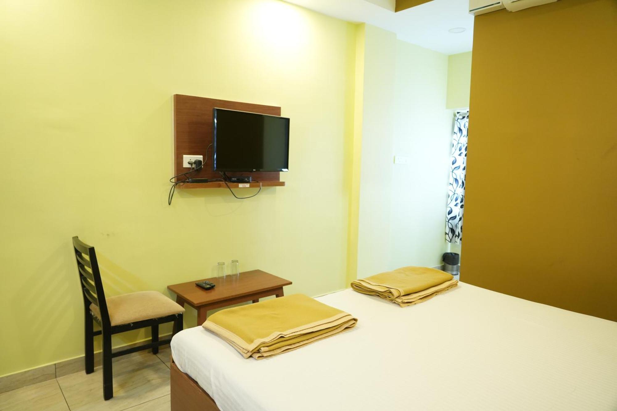 فندق Sri Krishnan Residency Pollāchi المظهر الخارجي الصورة