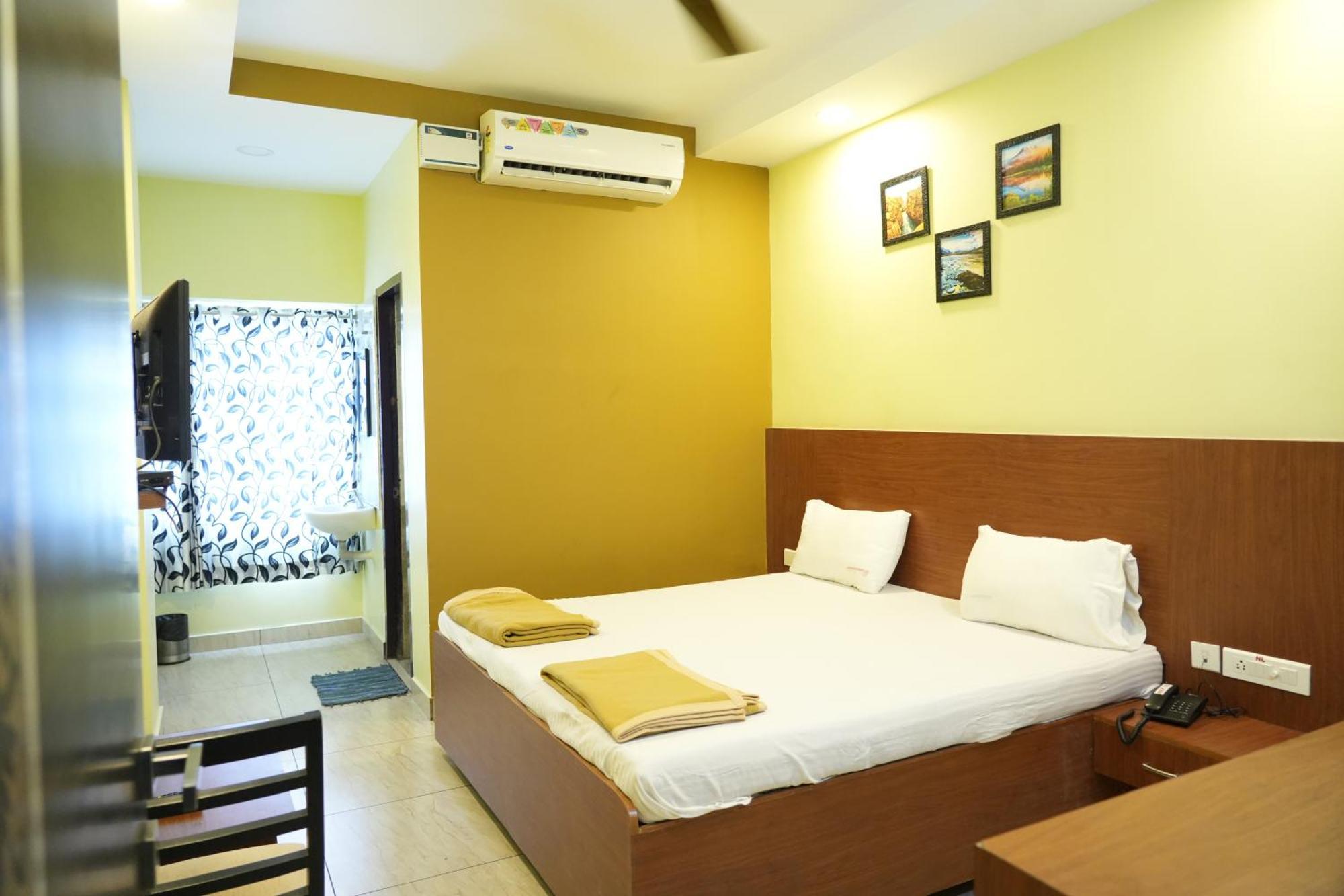 فندق Sri Krishnan Residency Pollāchi المظهر الخارجي الصورة