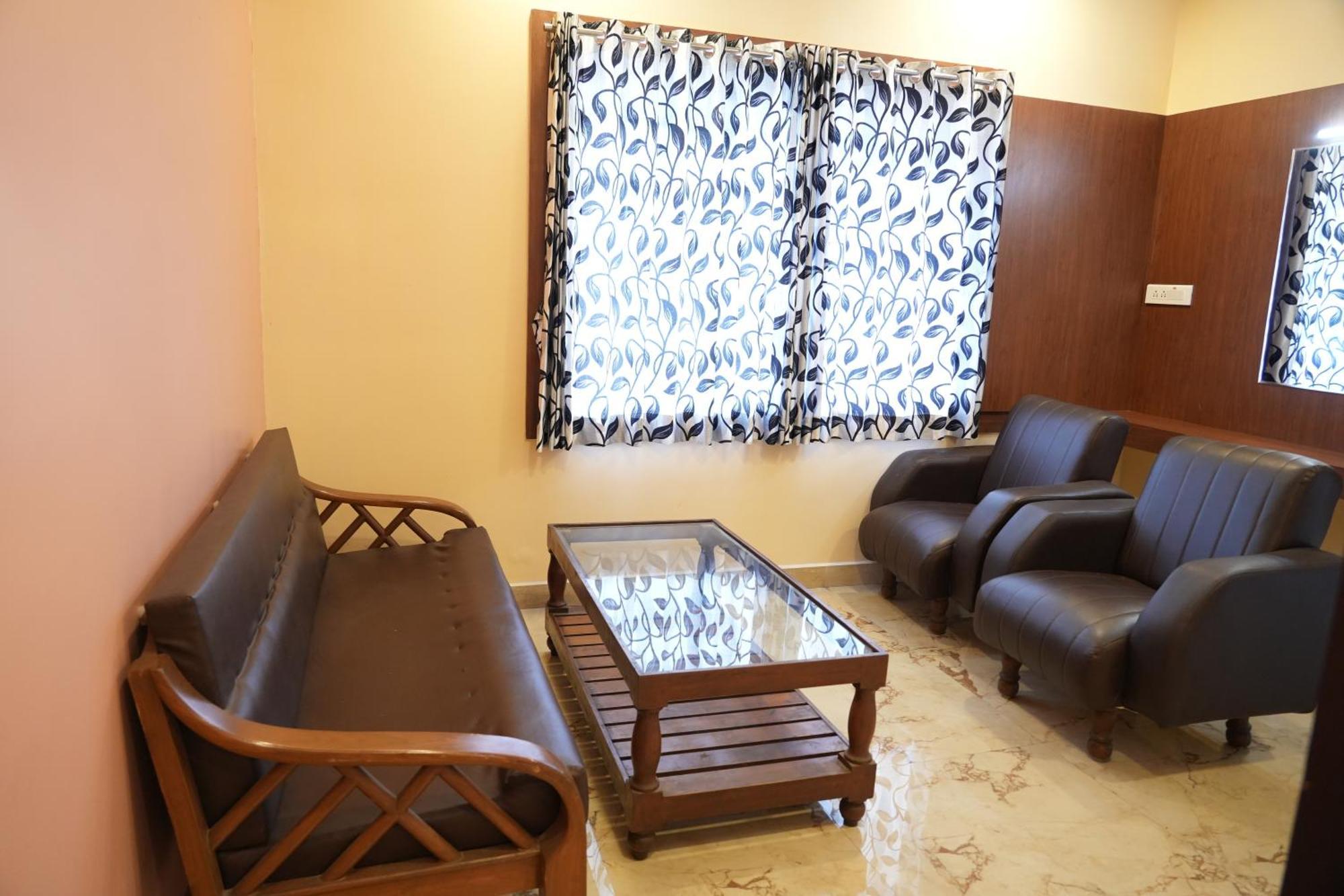 فندق Sri Krishnan Residency Pollāchi المظهر الخارجي الصورة