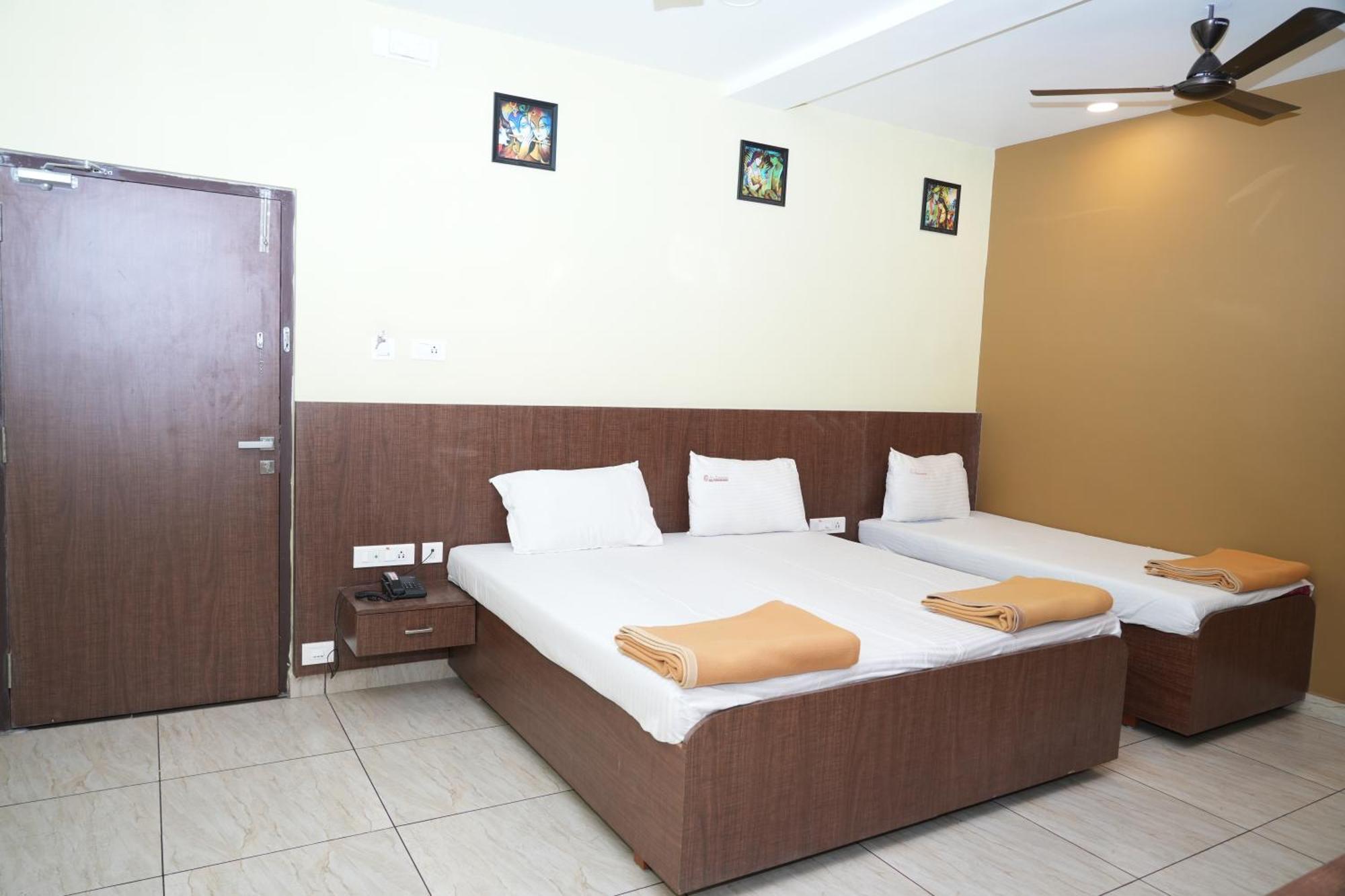 فندق Sri Krishnan Residency Pollāchi المظهر الخارجي الصورة