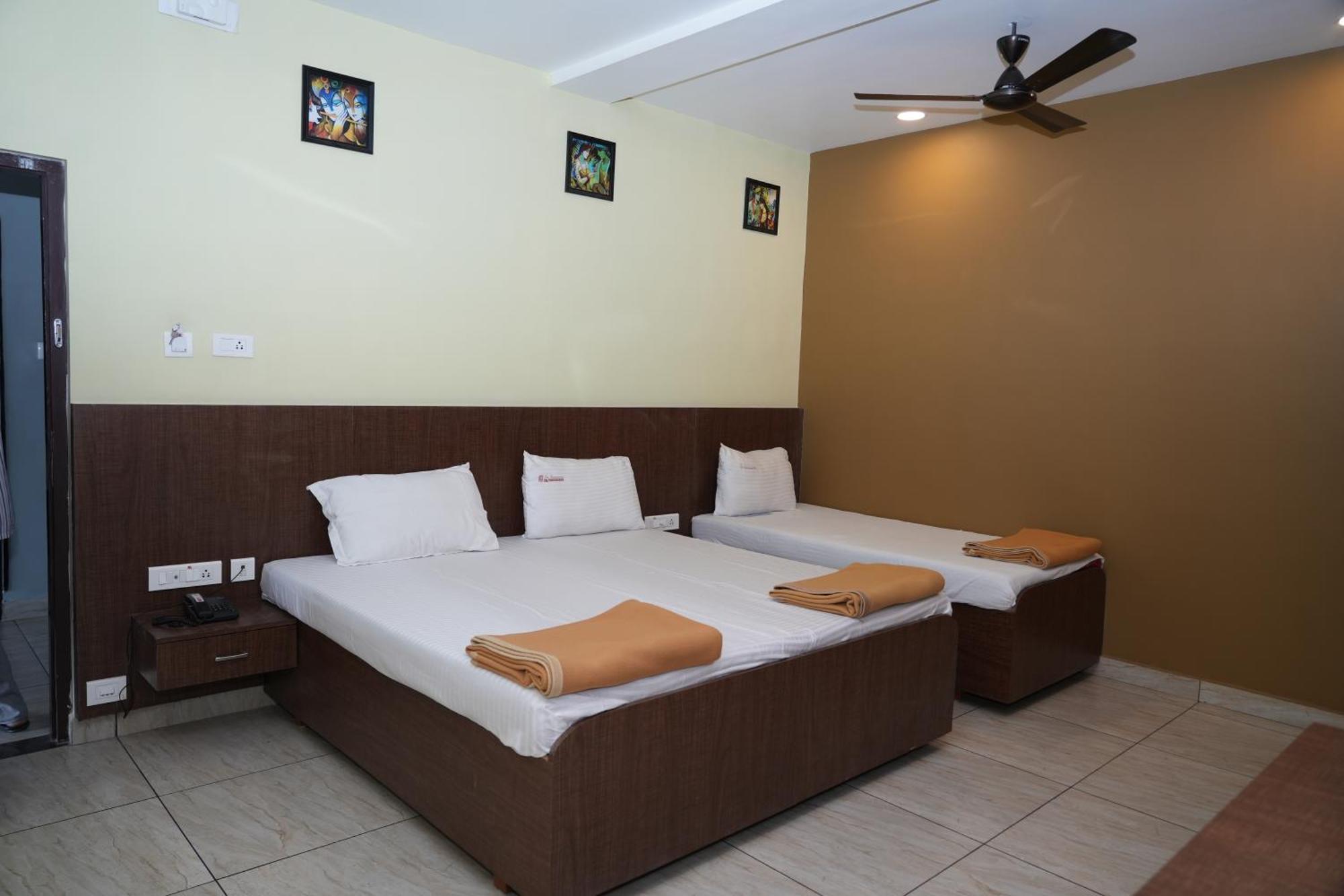 فندق Sri Krishnan Residency Pollāchi المظهر الخارجي الصورة