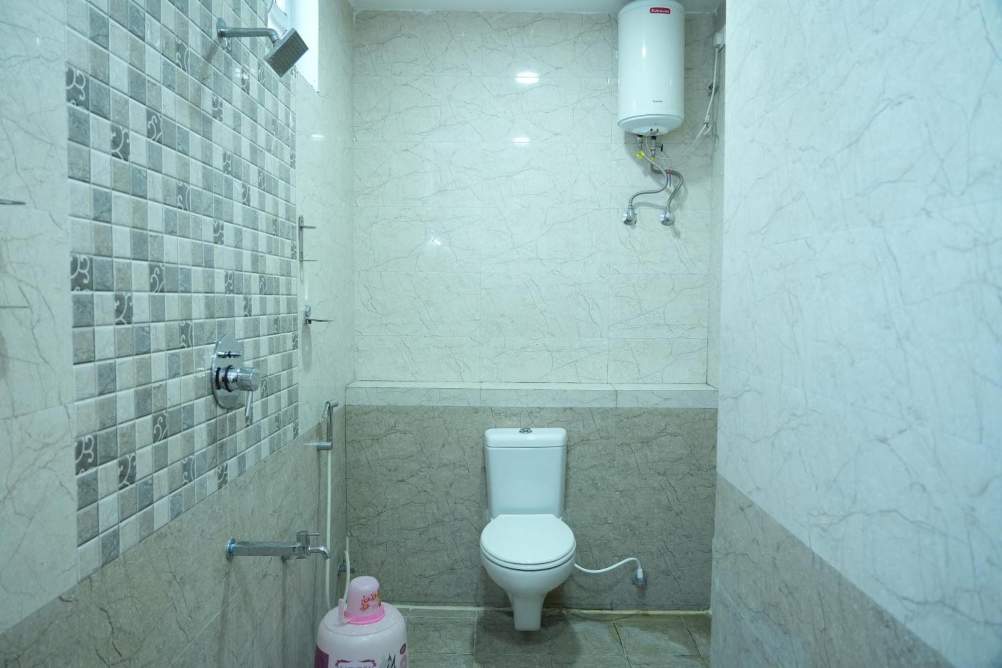 فندق Sri Krishnan Residency Pollāchi المظهر الخارجي الصورة