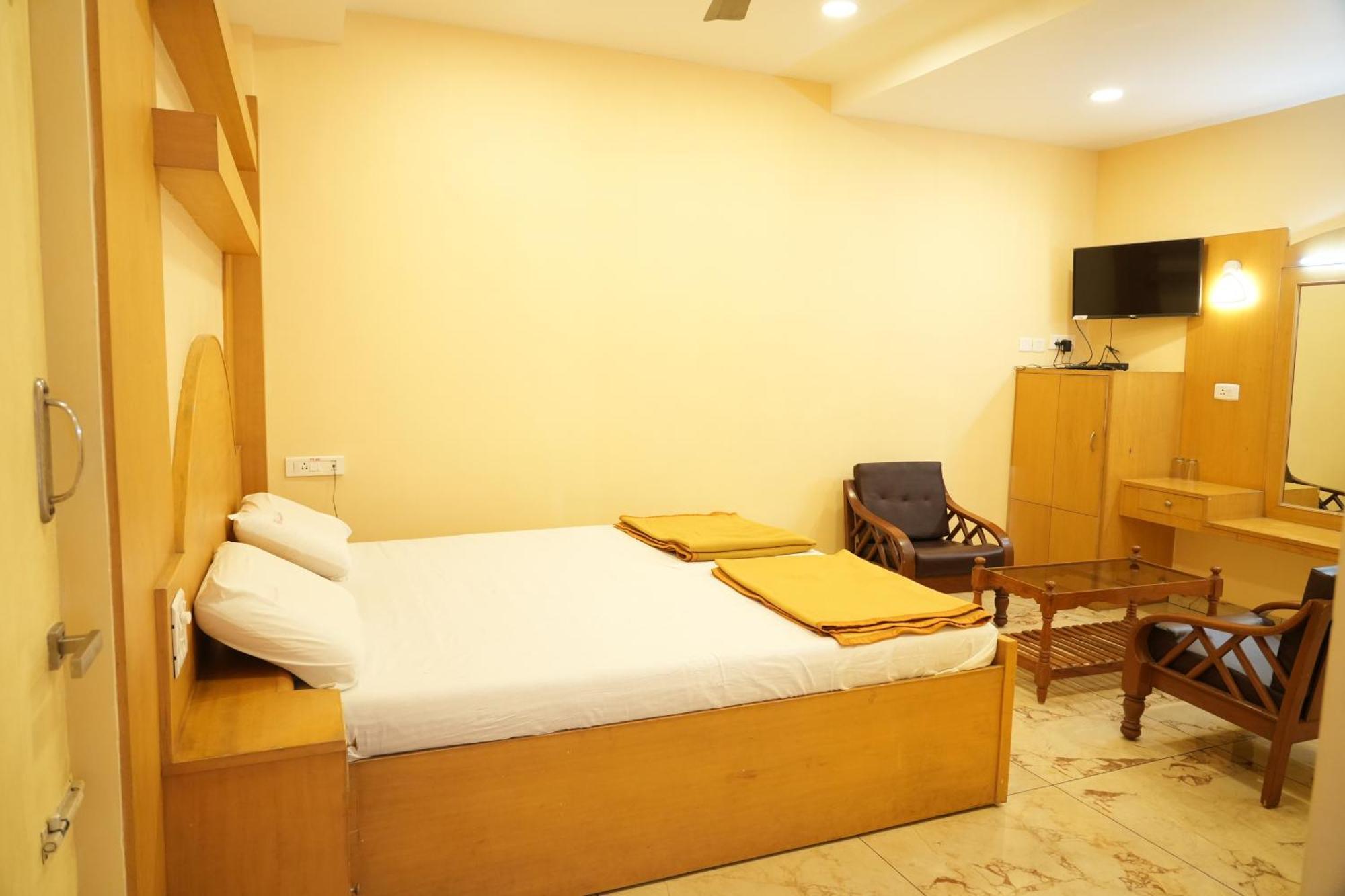 فندق Sri Krishnan Residency Pollāchi المظهر الخارجي الصورة
