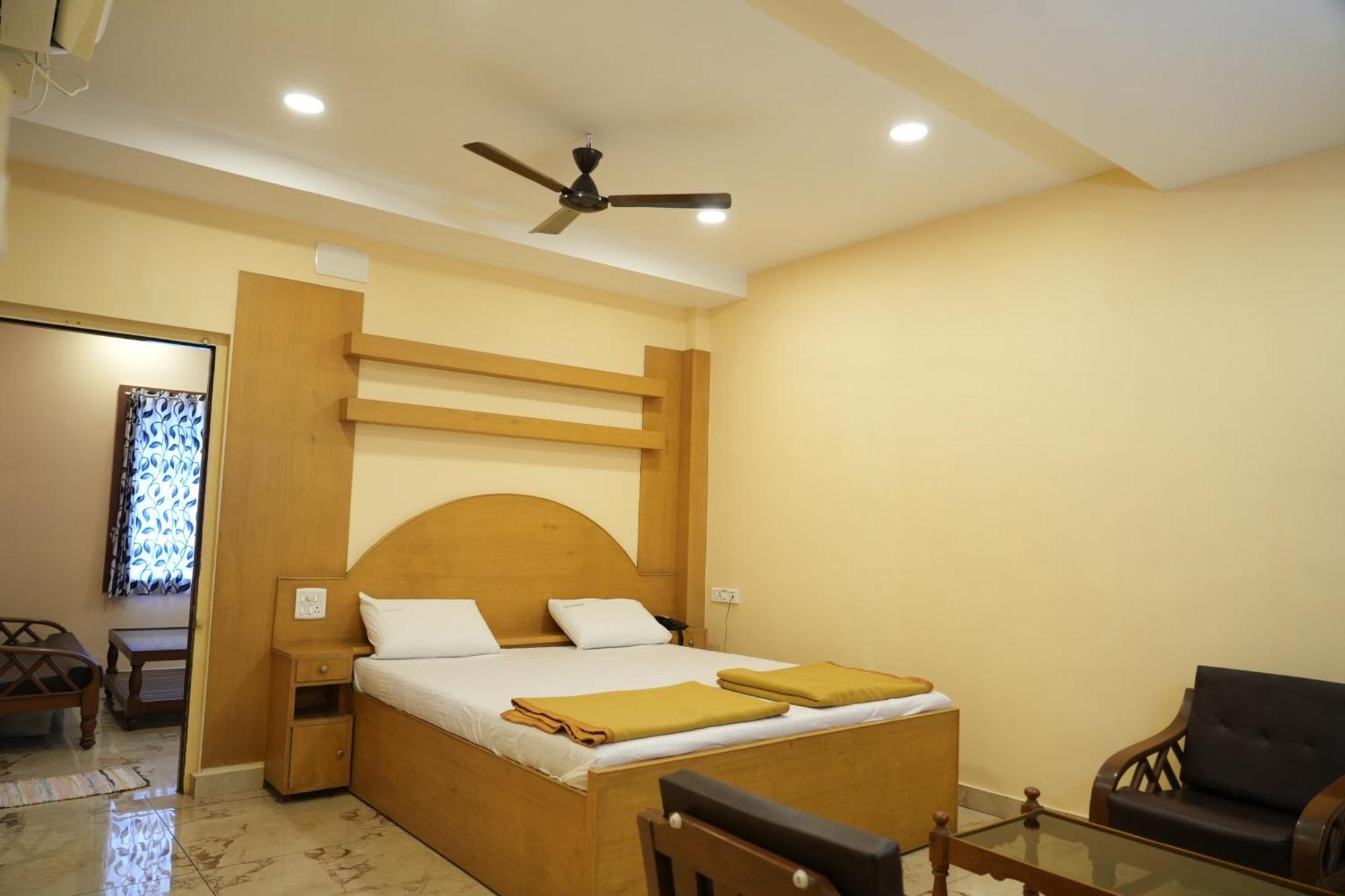 فندق Sri Krishnan Residency Pollāchi المظهر الخارجي الصورة