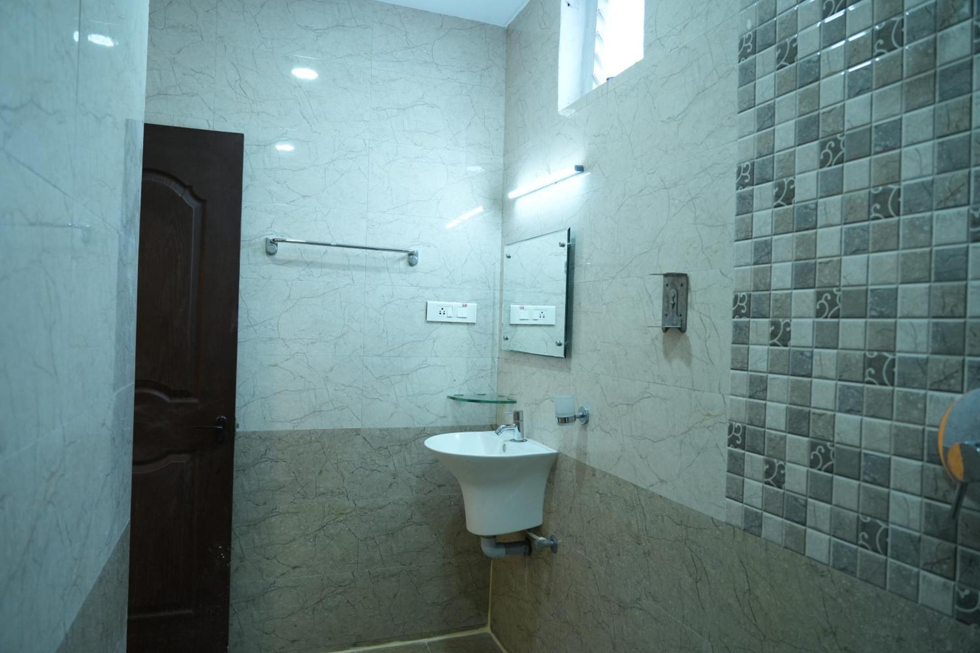 فندق Sri Krishnan Residency Pollāchi المظهر الخارجي الصورة