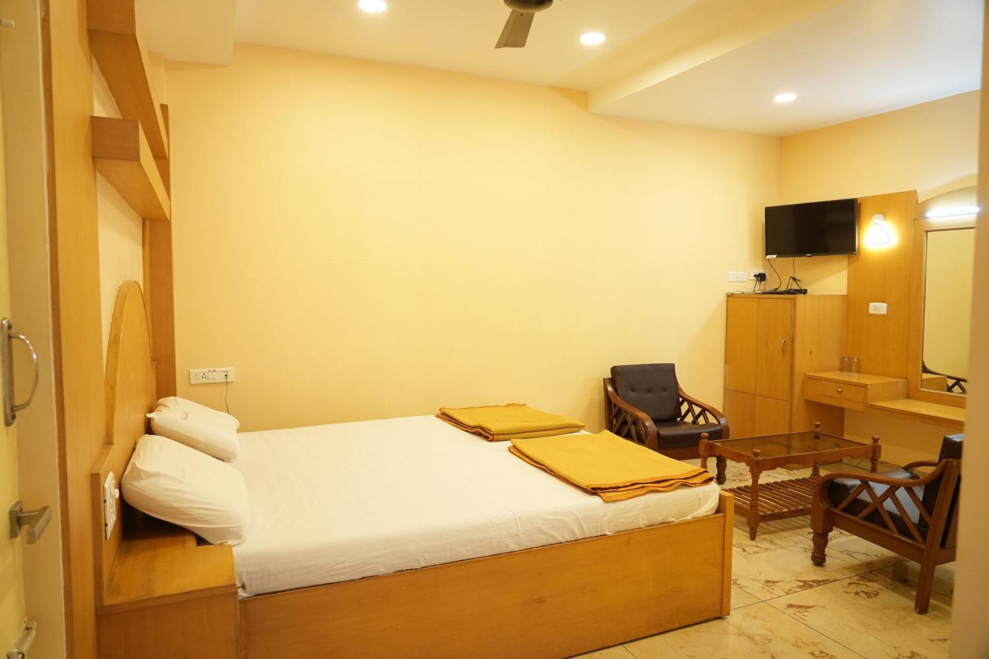 فندق Sri Krishnan Residency Pollāchi المظهر الخارجي الصورة